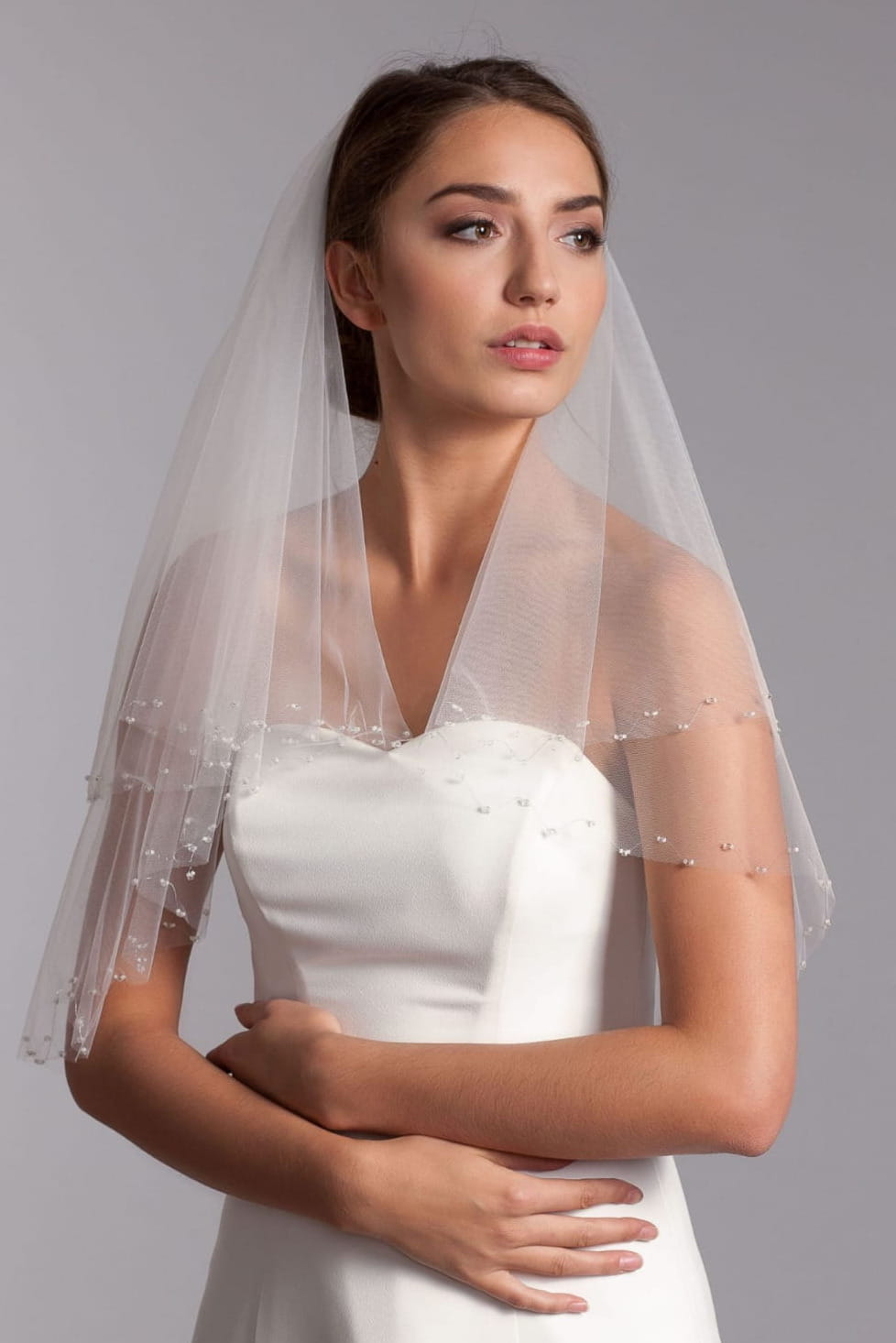 Voile de mariée Ceren W19 porté en deux couches, cristaux répartis