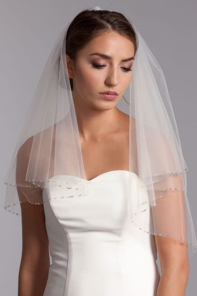 Voile de mariée Chavela W18 porté en deux couches, cristaux discrets