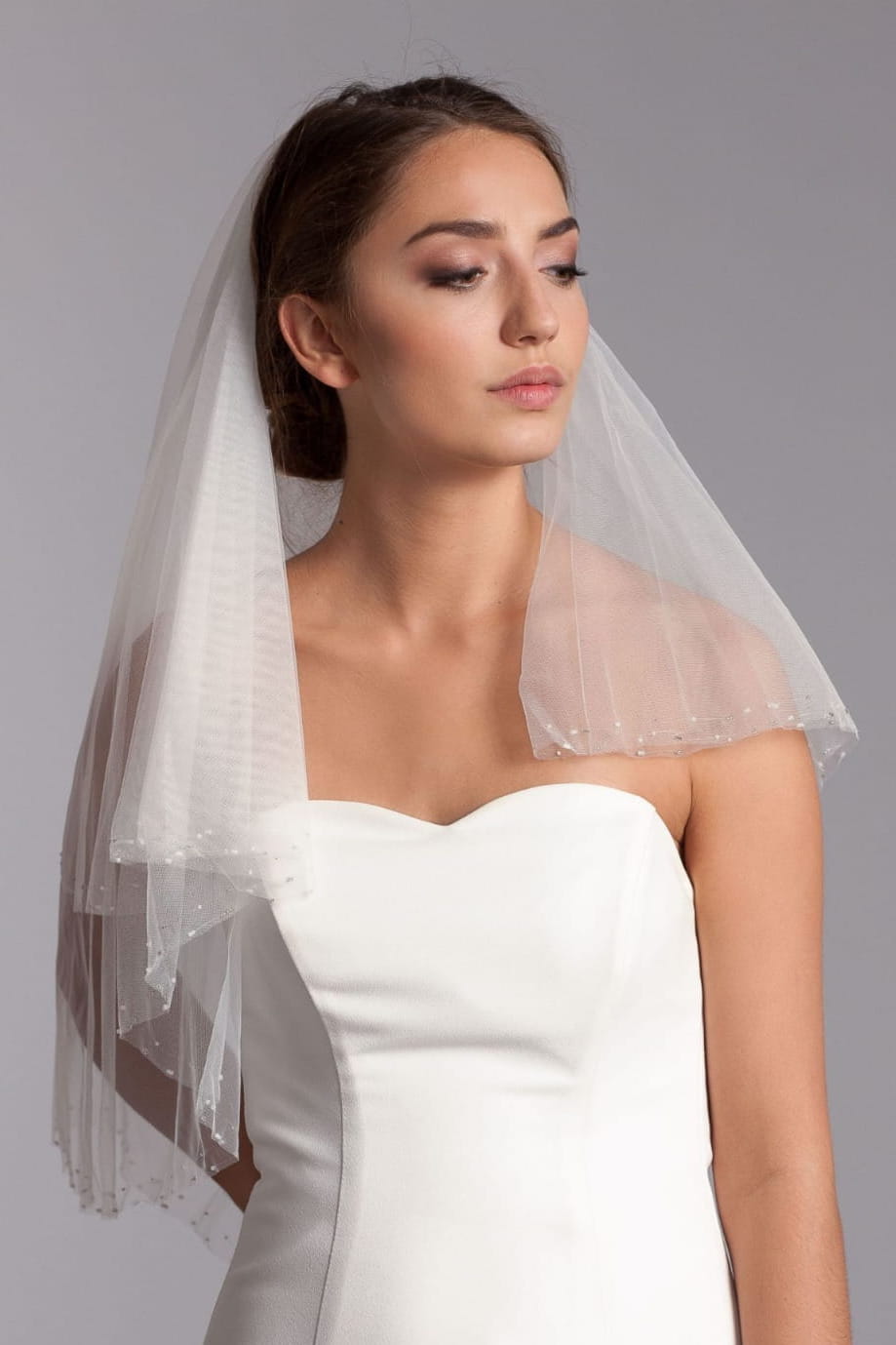 Voile de mariée Cia W16 porté en deux couches, cristaux groupés au bord