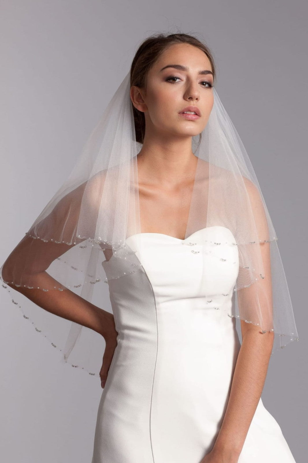 Voile de mariée Cybele W28 porté en deux couches, cristaux espacés