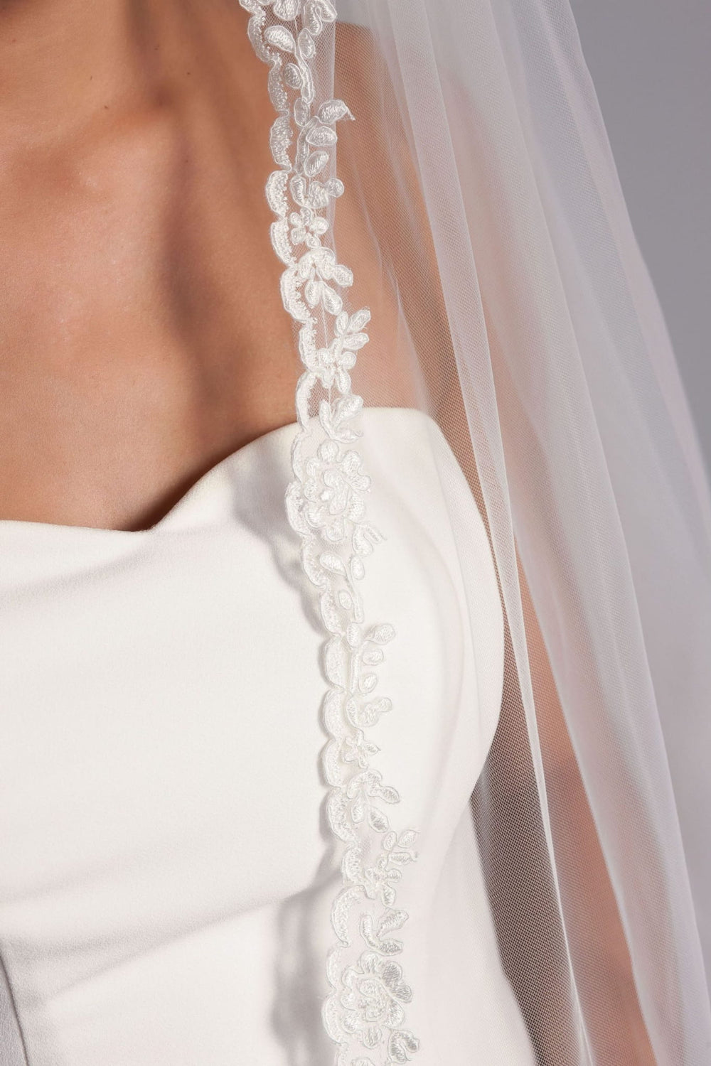 Voile de mariée Daryl WD15 porté, bordure dentelle