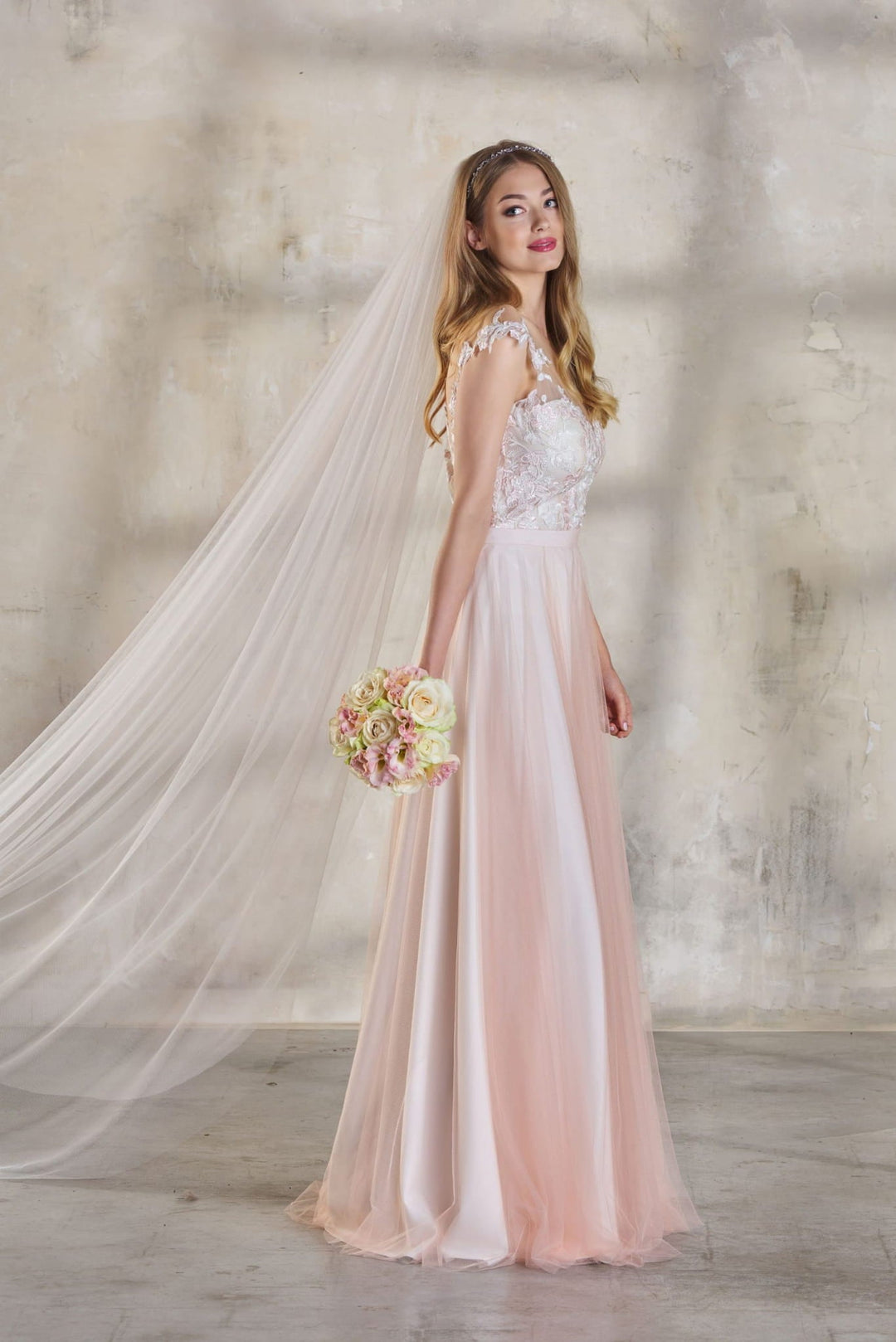 Voile de mariée Dasha WD62 porté, tulle rose clair