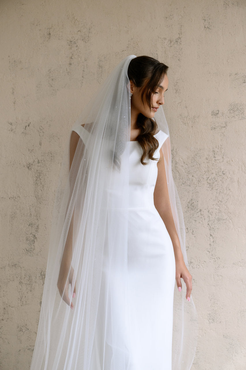 Voile de mariée Esmea 300 cm, demi-perles, vue de trois quarts