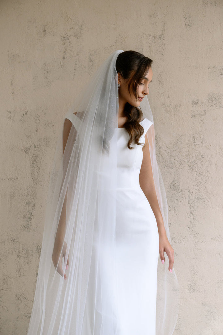Voile de mariée Esmea 300 cm, demi-perles, vue de trois quarts