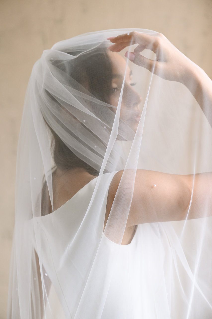 Voile de mariée Esmea 300 cm, voile relevé sur la tête