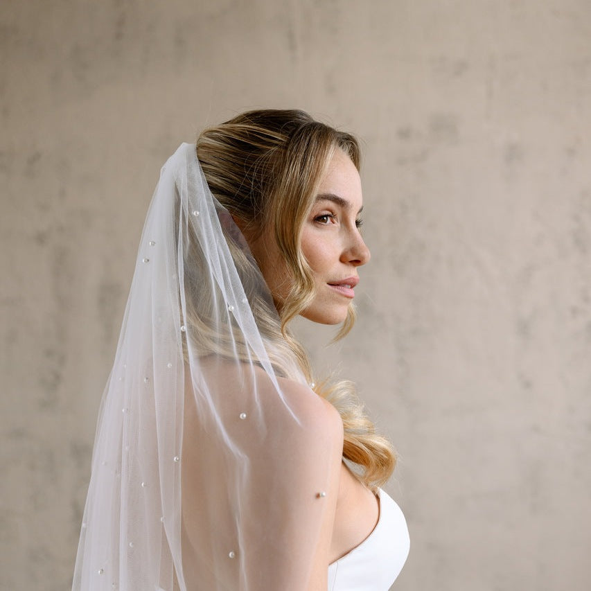 Voile de mariée Ivelia 80 cm, perles, tulle souple ivoire, vue de profil