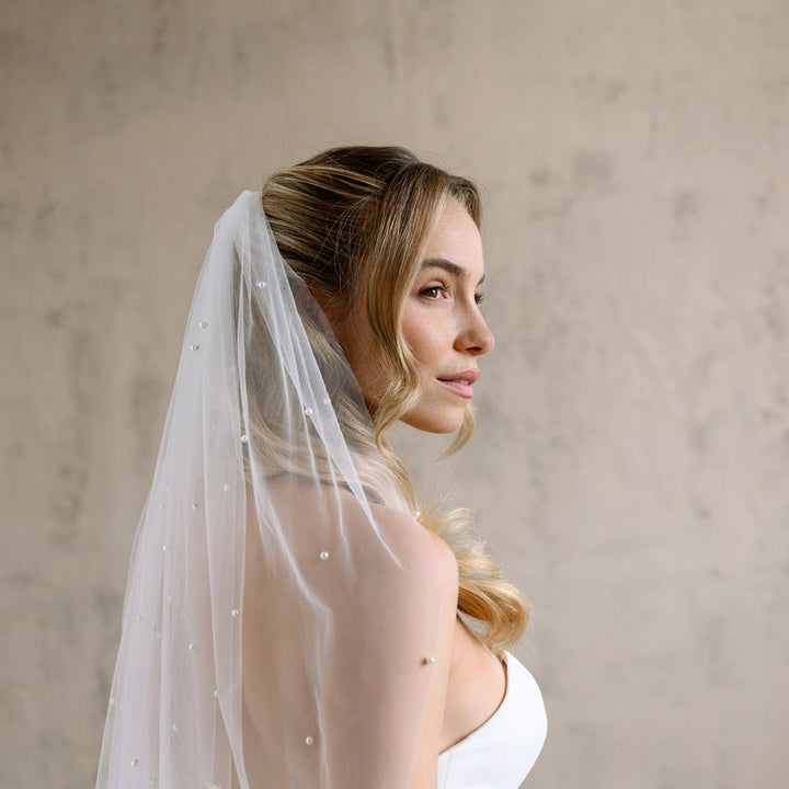 Voile de mariée Ivelia 80 cm, perles, tulle souple ivoire, vue de profil
