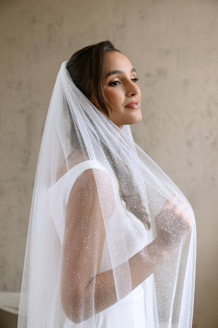 Voile de mariée Odessa 300 cm, détail des paillettes, vue de profil