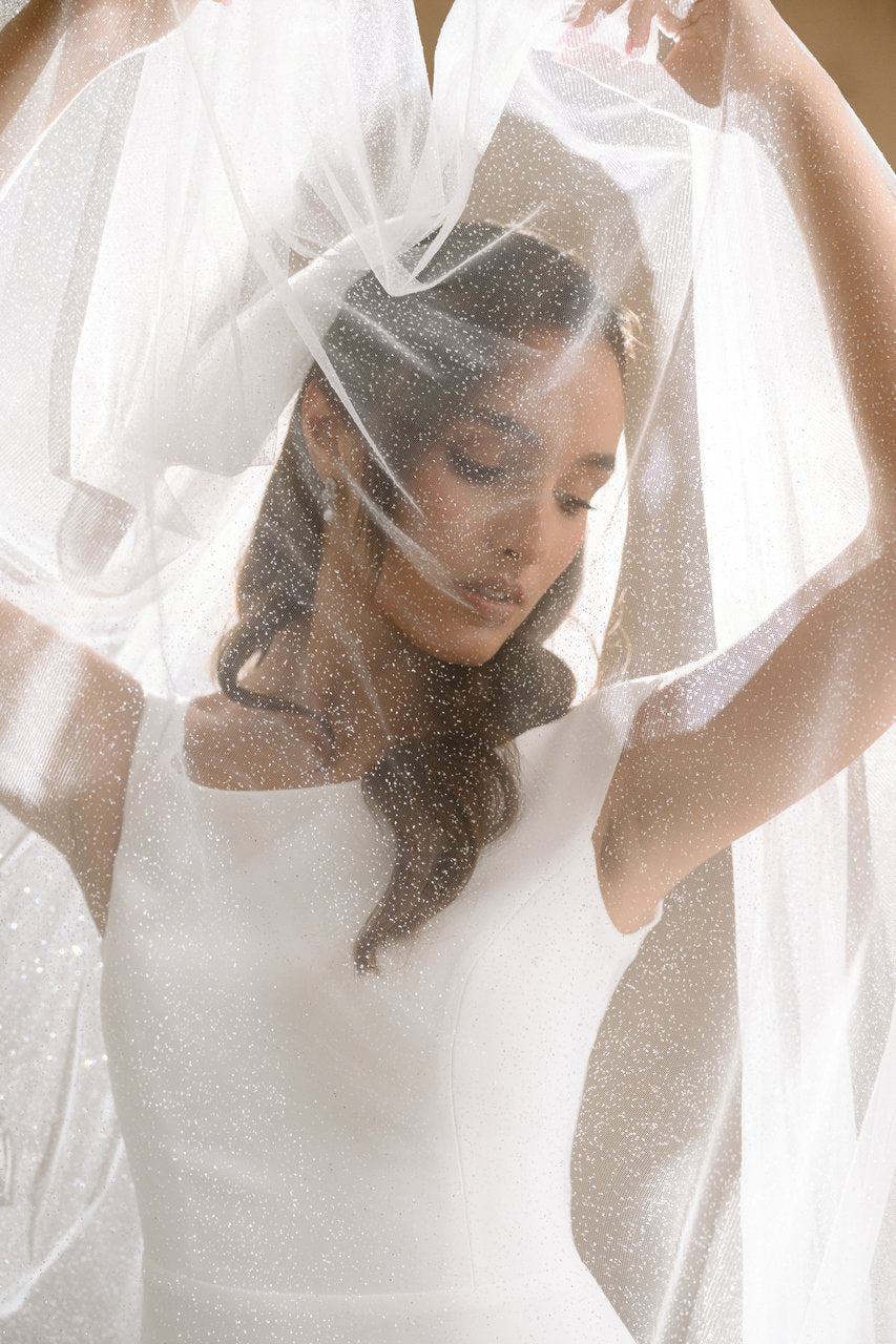 Voile de mariée Odessa 300 cm, voile levé au-dessus de la tête