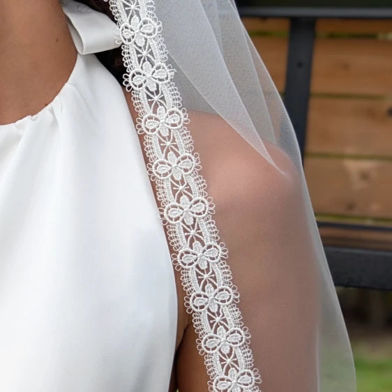 Voile de mariée Onika WD128, bordure en guipure géométrique