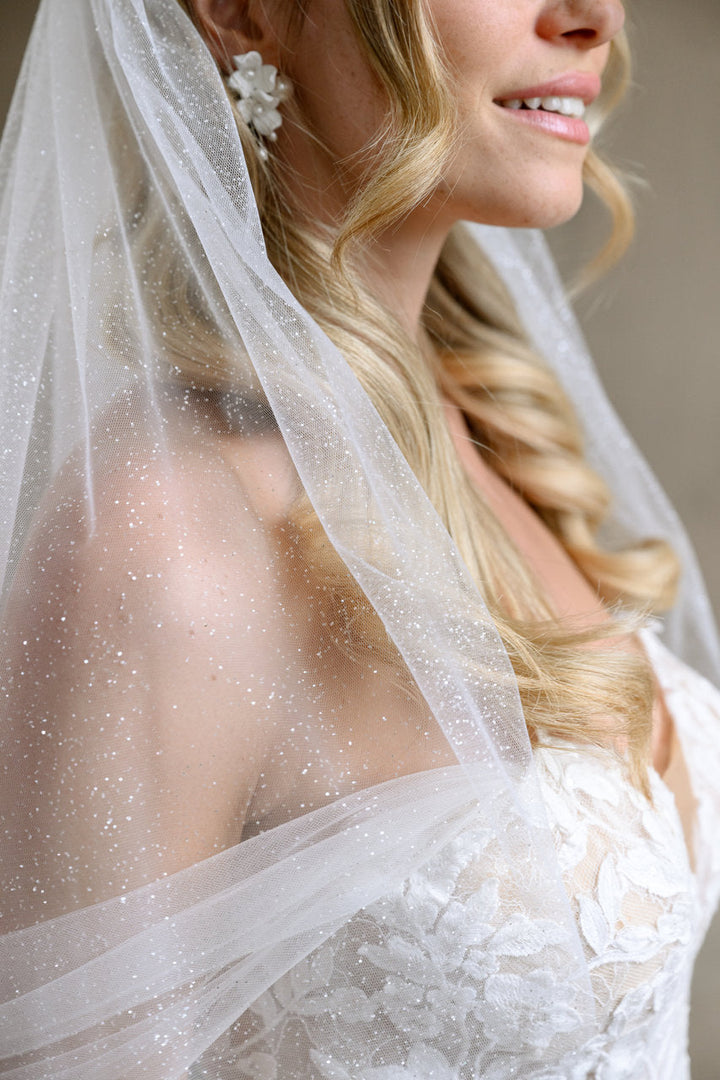 Voile de mariée Ophelia 80 cm, détail des paillettes sur le tulle