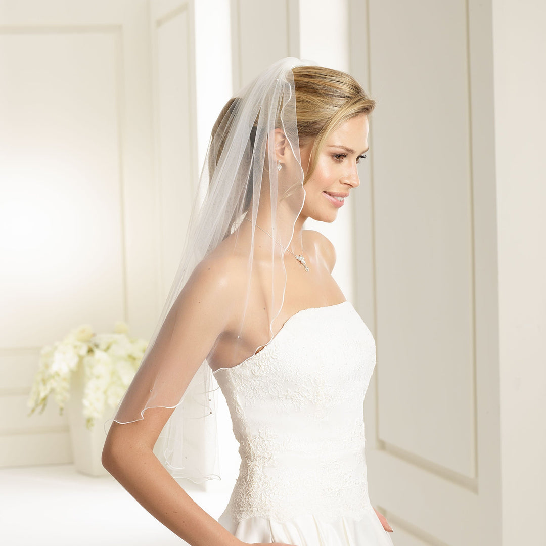 Voile de mariée court 80 cm en tulle ivoire à bordure festonnée et cristaux S135 Bianco Evento