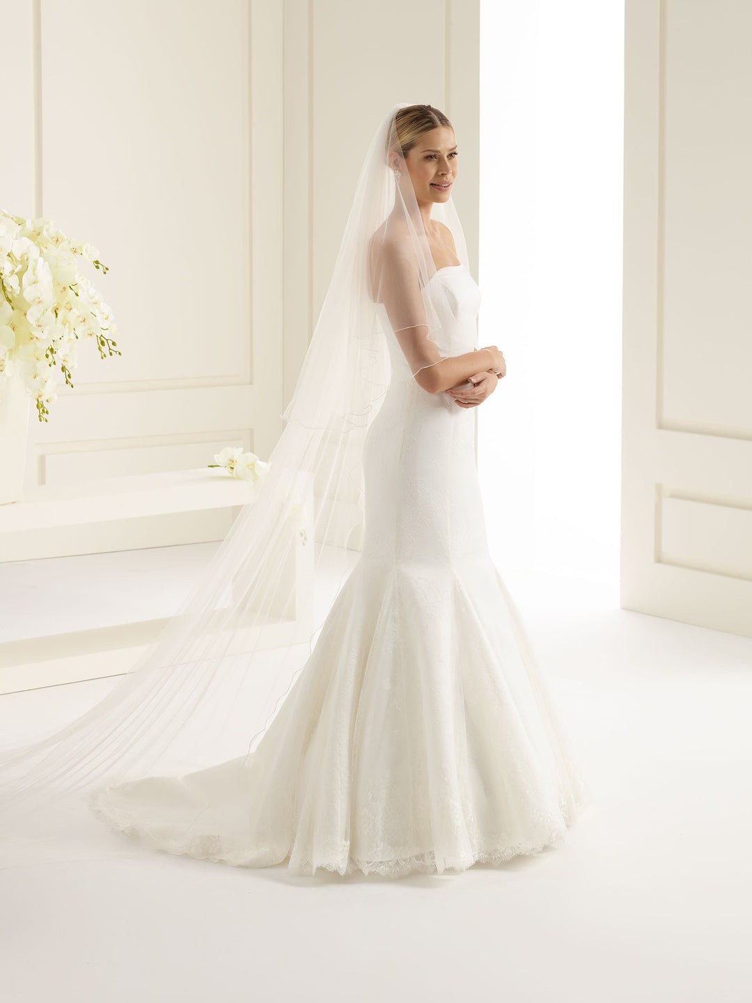 Voile de mariée cathédrale 300 cm avec rabat de 90 cm en tulle ivoire à bordure festonnée S143 Bianco Evento