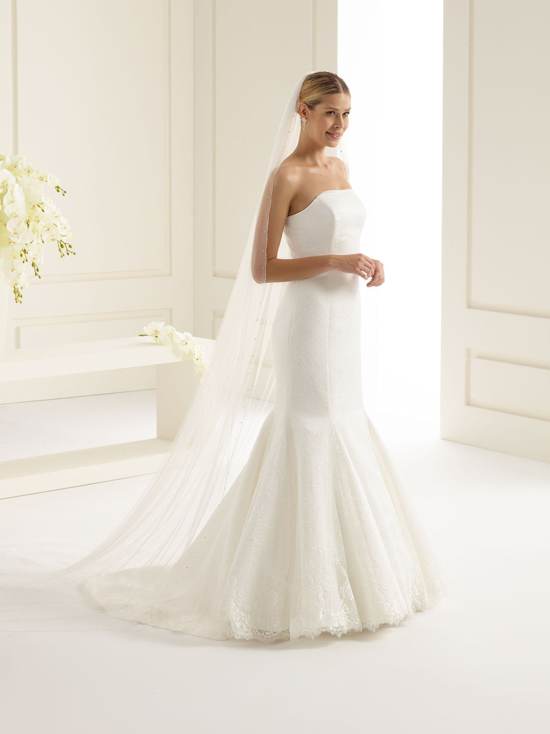 Voile de mariée cathédrale 300 cm en tulle ivoire à bordure perlée et cristaux S154 Bianco Evento