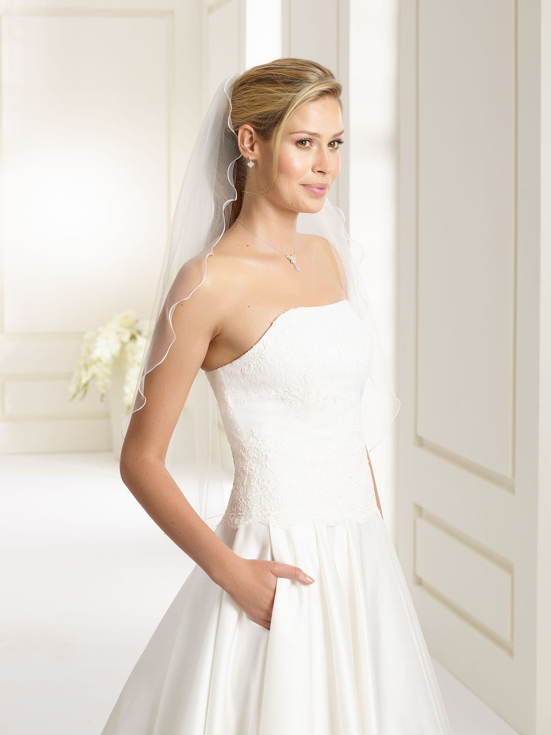 Voile de mariée court 80 cm en tulle ivoire à bordure festonnée S187 Bianco Evento