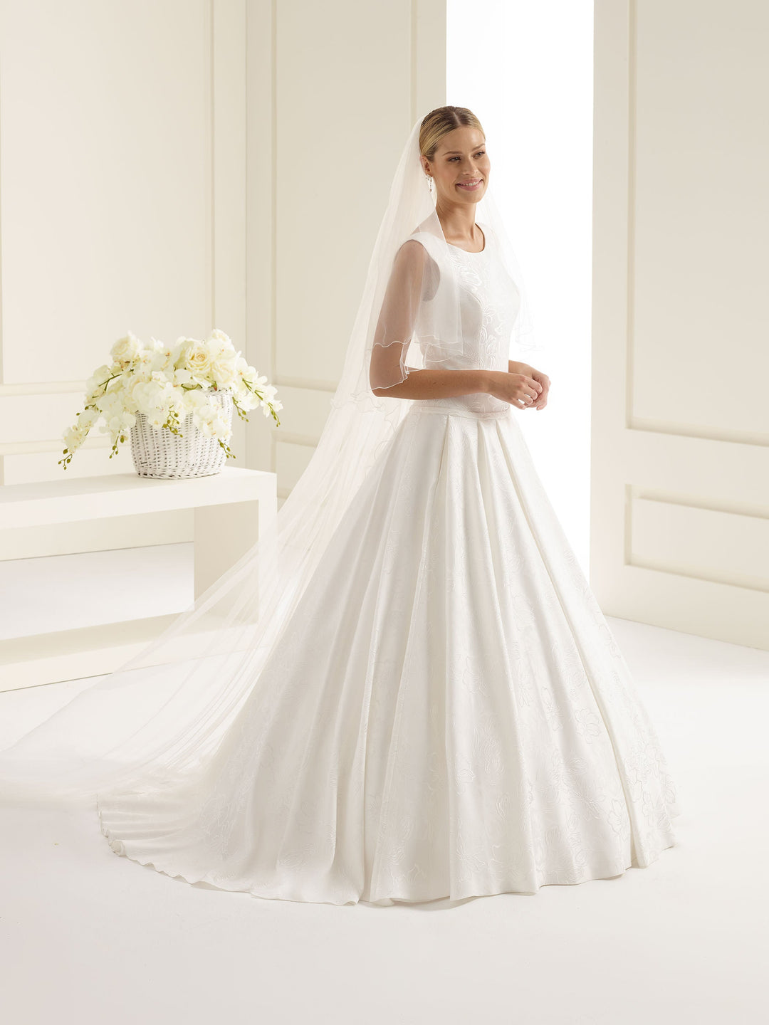 Voile de mariée 250 cm avec rabat de 80 cm en tulle ivoire à contour festonné S212 Bianco Evento