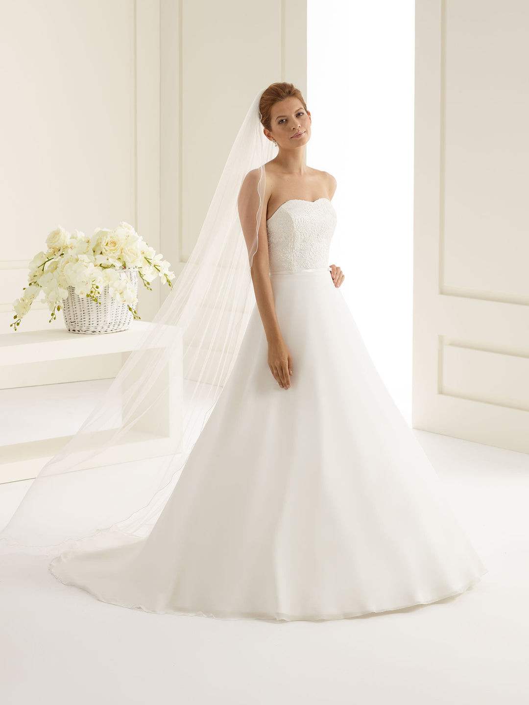 Voile de mariée chapelle 200 cm en tulle ivoire à contour festonné sans ornement S216 Bianco Evento