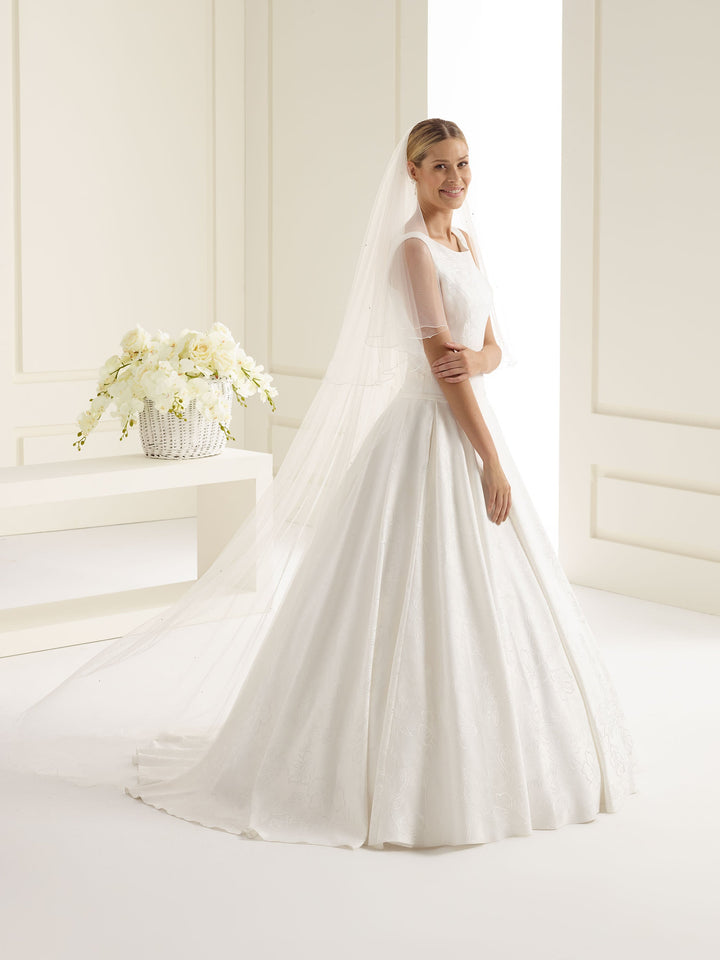 Voile de mariée chapelle 220 cm avec rabat de 80 cm en tulle ivoire à bordure festonnée et cristaux S221 Bianco Evento