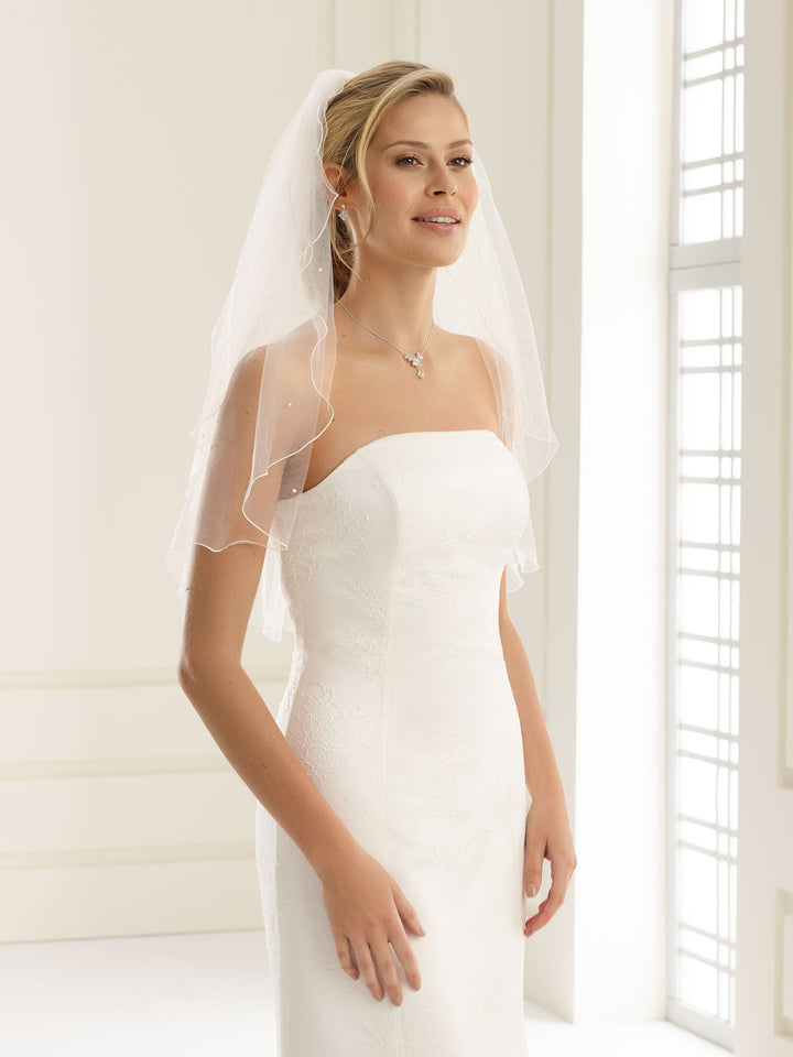 Voile de mariée court 70 cm avec rabat de 60 cm en tulle ivoire à bordure festonnée perlée S22P Bianco Evento