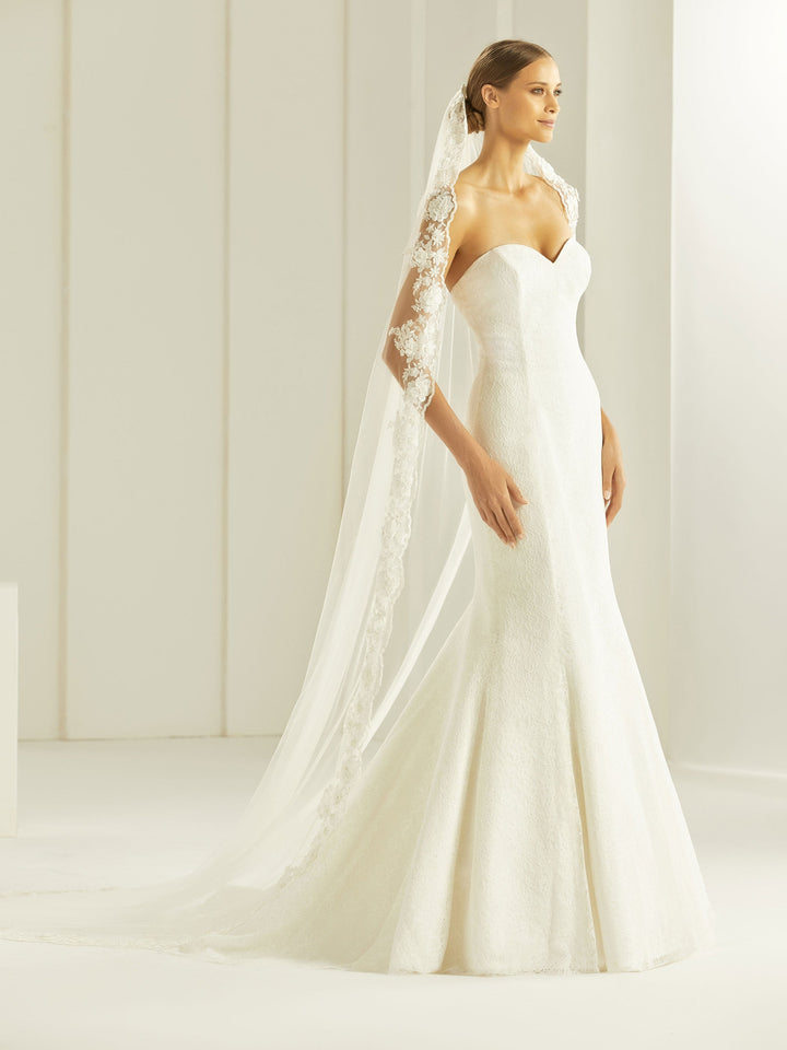 Voile de mariée cathédrale 250 cm en tulle souple ivoire à bordure en dentelle S274 Bianco Evento