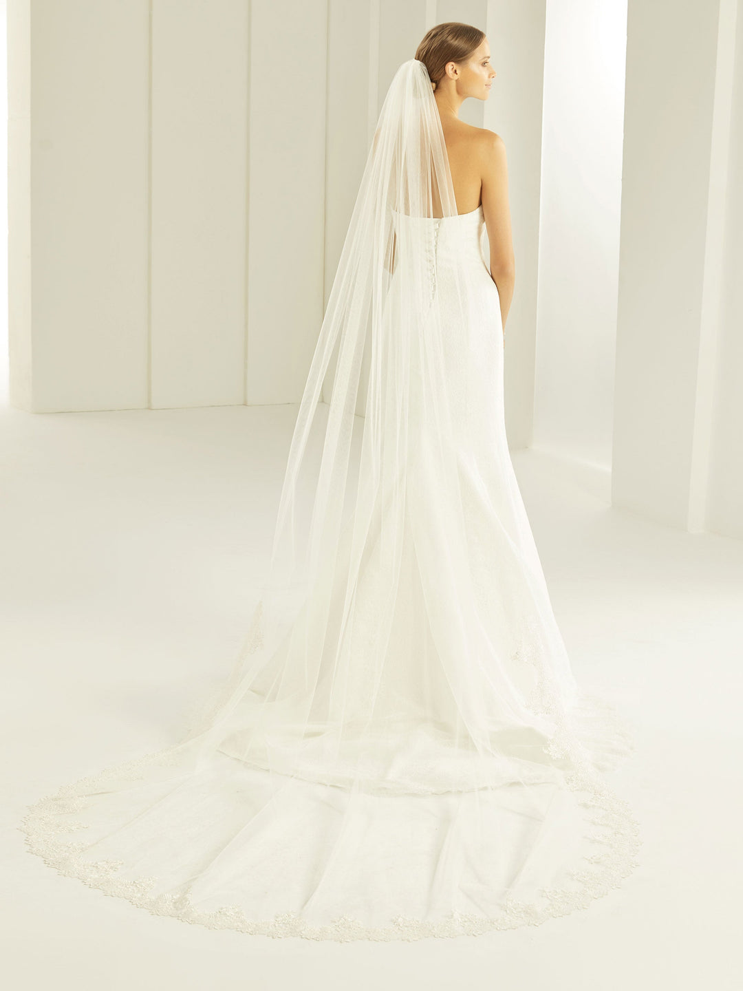 Voile de mariée cathédrale 280 cm en tulle souple ivoire à bordure en dentelle S283 Bianco Evento