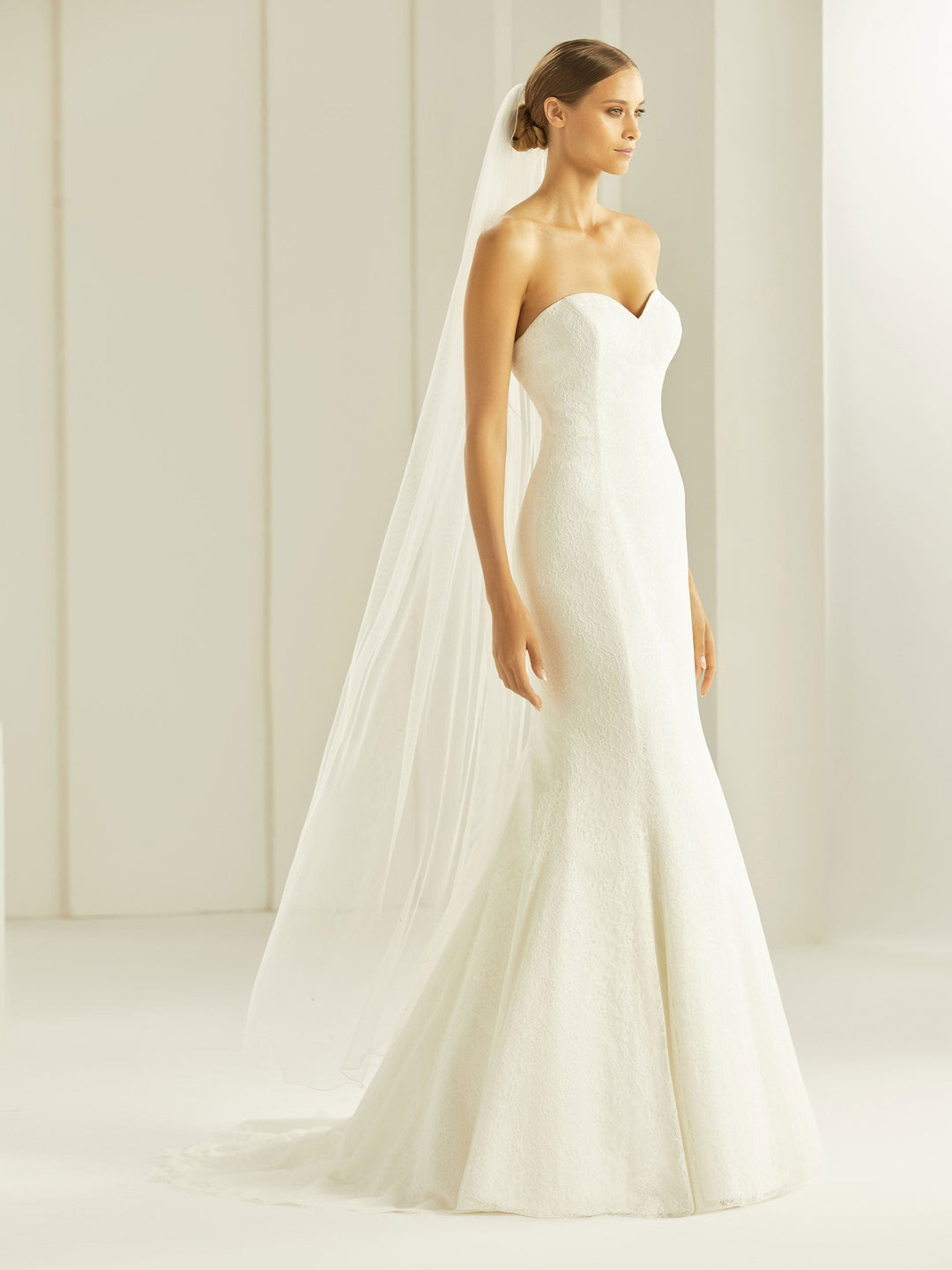 Voile de mariée chapelle 170 cm en tulle souple ivoire à bord festonné S299 Bianco Evento
