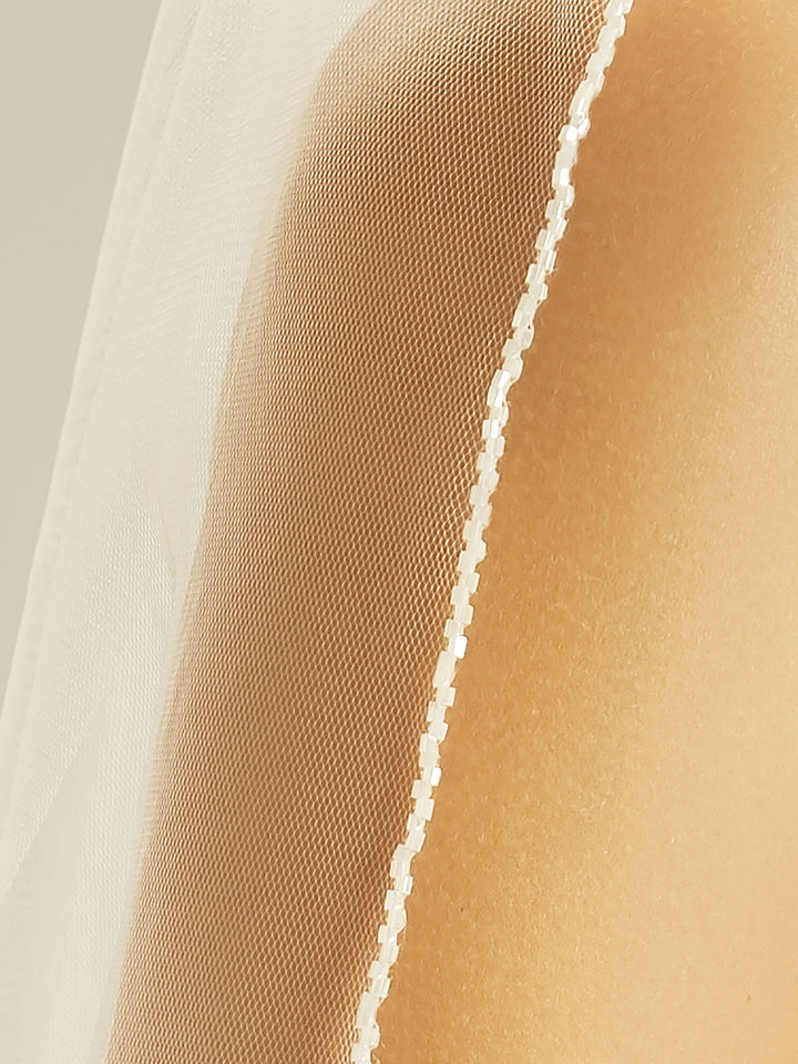 Fine ligne de sequins carrés cousue sur le bord du voile de mariée 250 cm ivoire S310 Bianco Evento