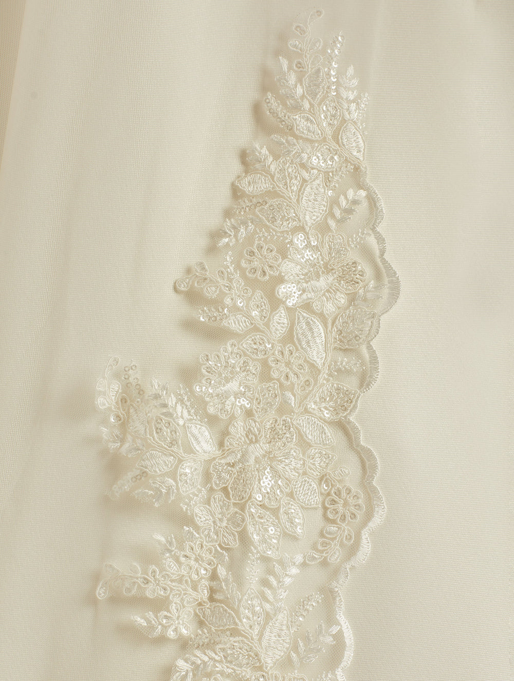 Bordure en dentelle brodée à fleurs et feuillages rehaussée de sequins du voile de mariée 300 cm S347 Bianco Evento