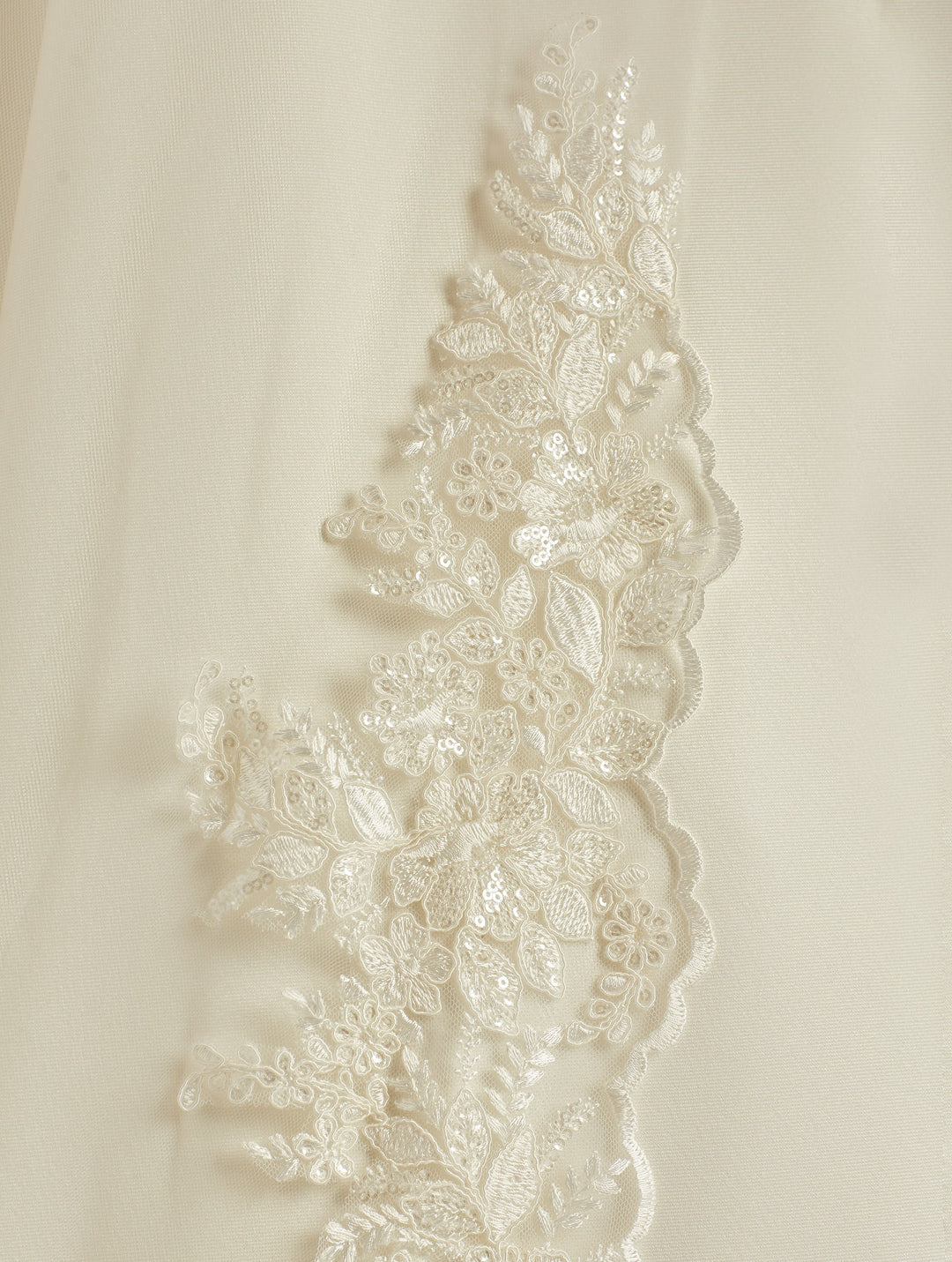 Bordure en dentelle brodée à fleurs et feuillages rehaussée de sequins du voile de mariée 300 cm S347 Bianco Evento
