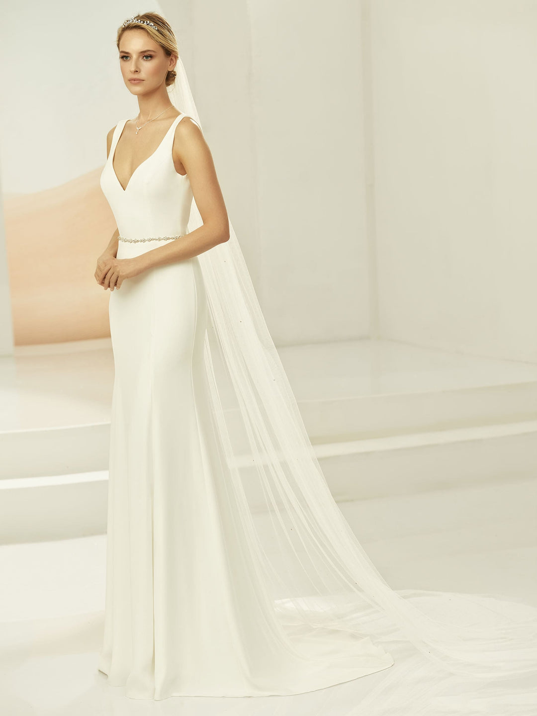 Voile de mariée cathédrale 250 cm en tulle souple ivoire orné de 52 cristaux S380 Bianco Evento
