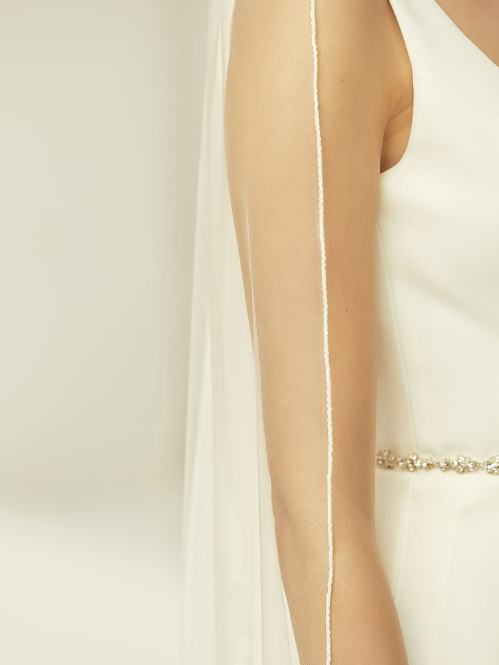 Voile de mariée S402 Bianco Evento vu de dos, tulle souple ivoire à bord rouloté longueur chapelle 170 cm