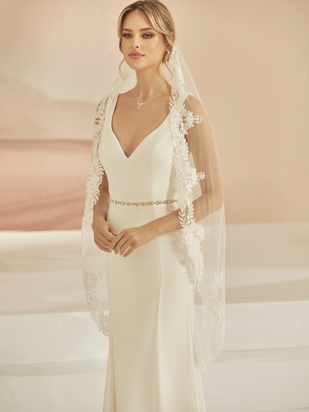 Voile de mariée 110 cm en tulle souple ivoire à bordure en dentelle S412 Bianco Evento