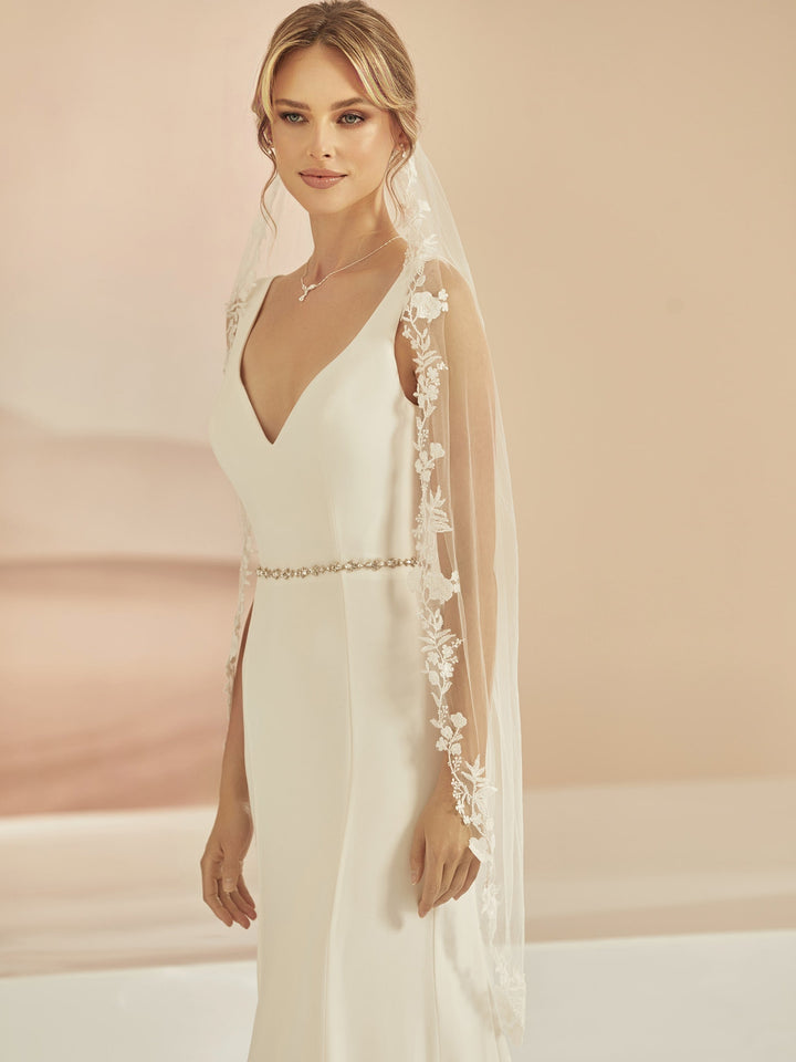 Voile de mariée court 110 cm en tulle souple ivoire bordé de dentelle S413 Bianco Evento