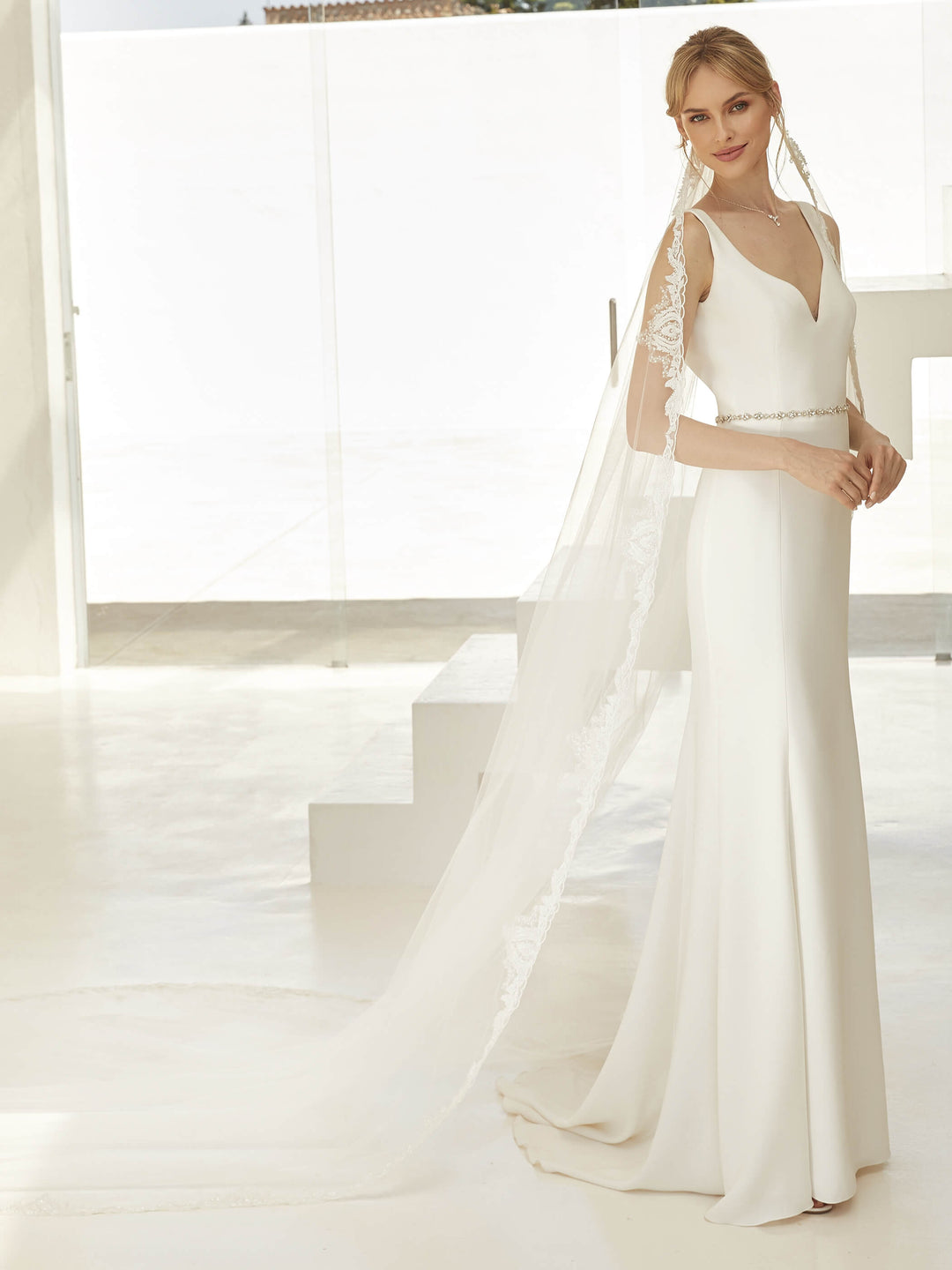 Voile de mariée cathédrale 300 cm en tulle Diamond ivoire à bordure en dentelle perlée S423 Bianco Evento