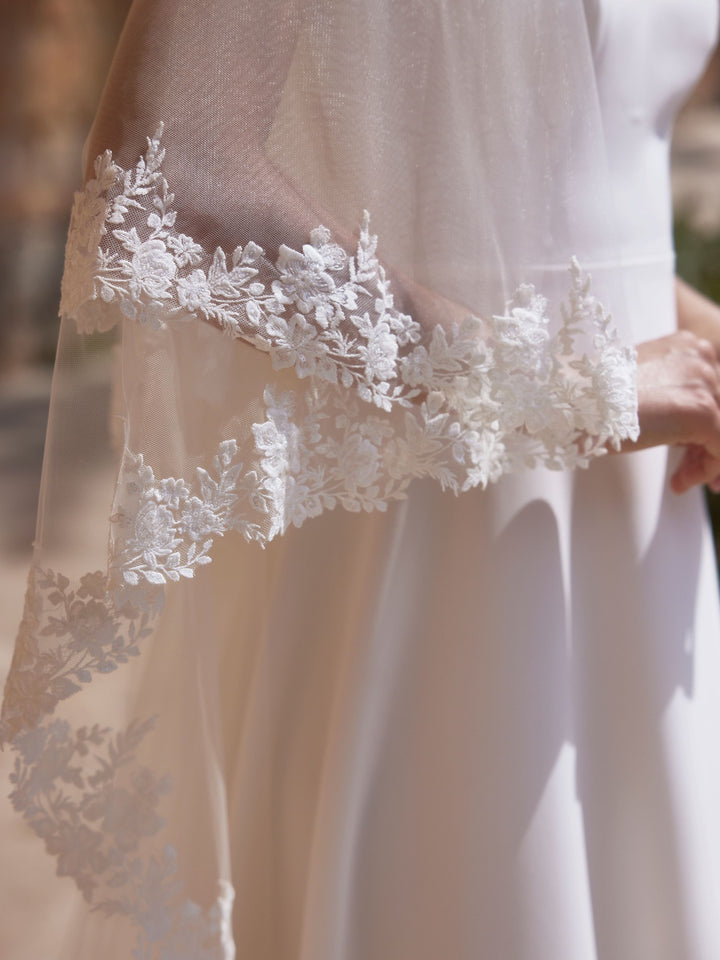 Voile de mariée S492 – deux couches avec rabat, bordure dentelle, 250 cm BIANCO EVENTO