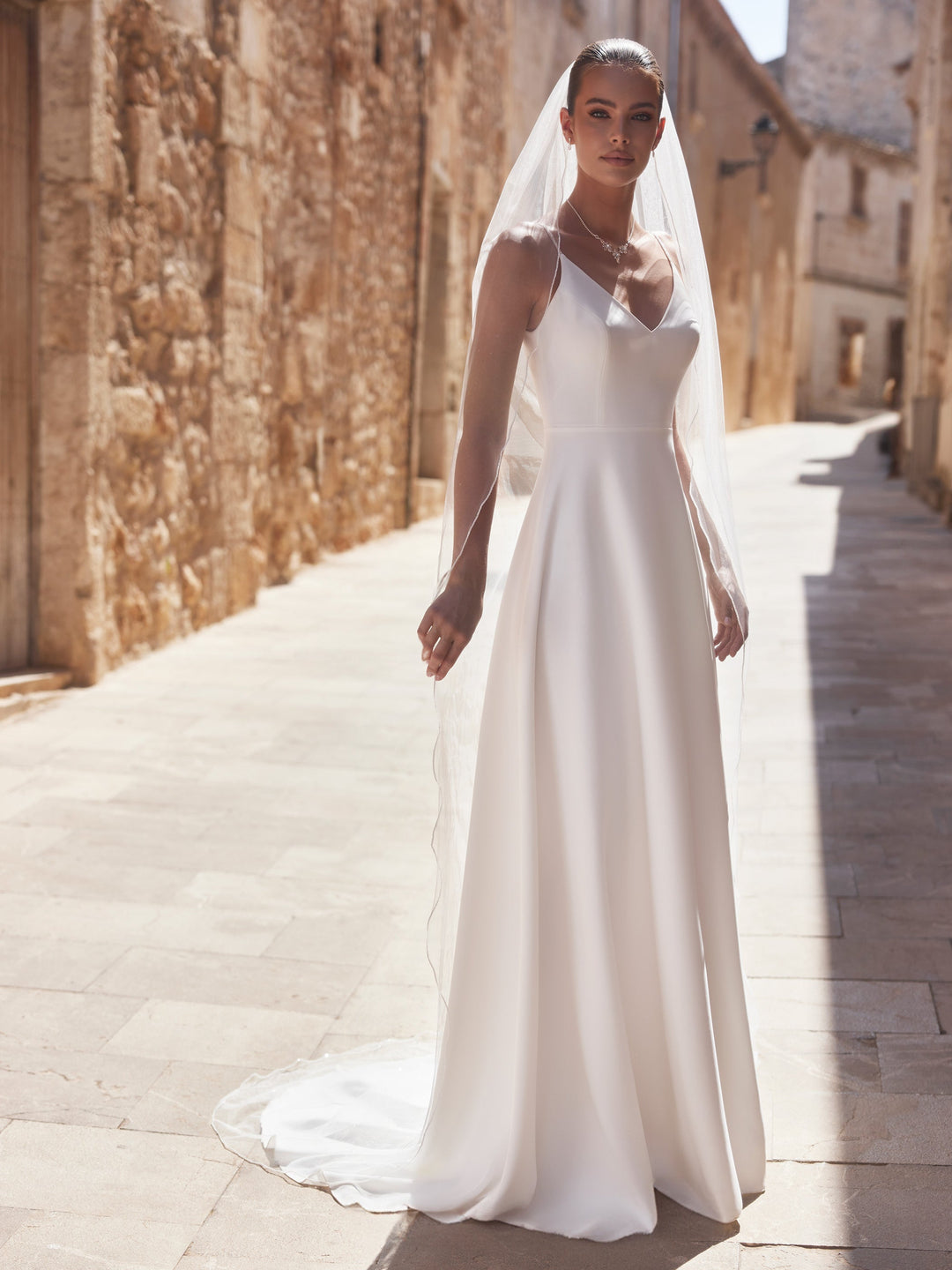 Voile de mariée cathédrale 250 cm en tulle pailleté ivoire à bordure en perles de verre S499 Bianco Evento