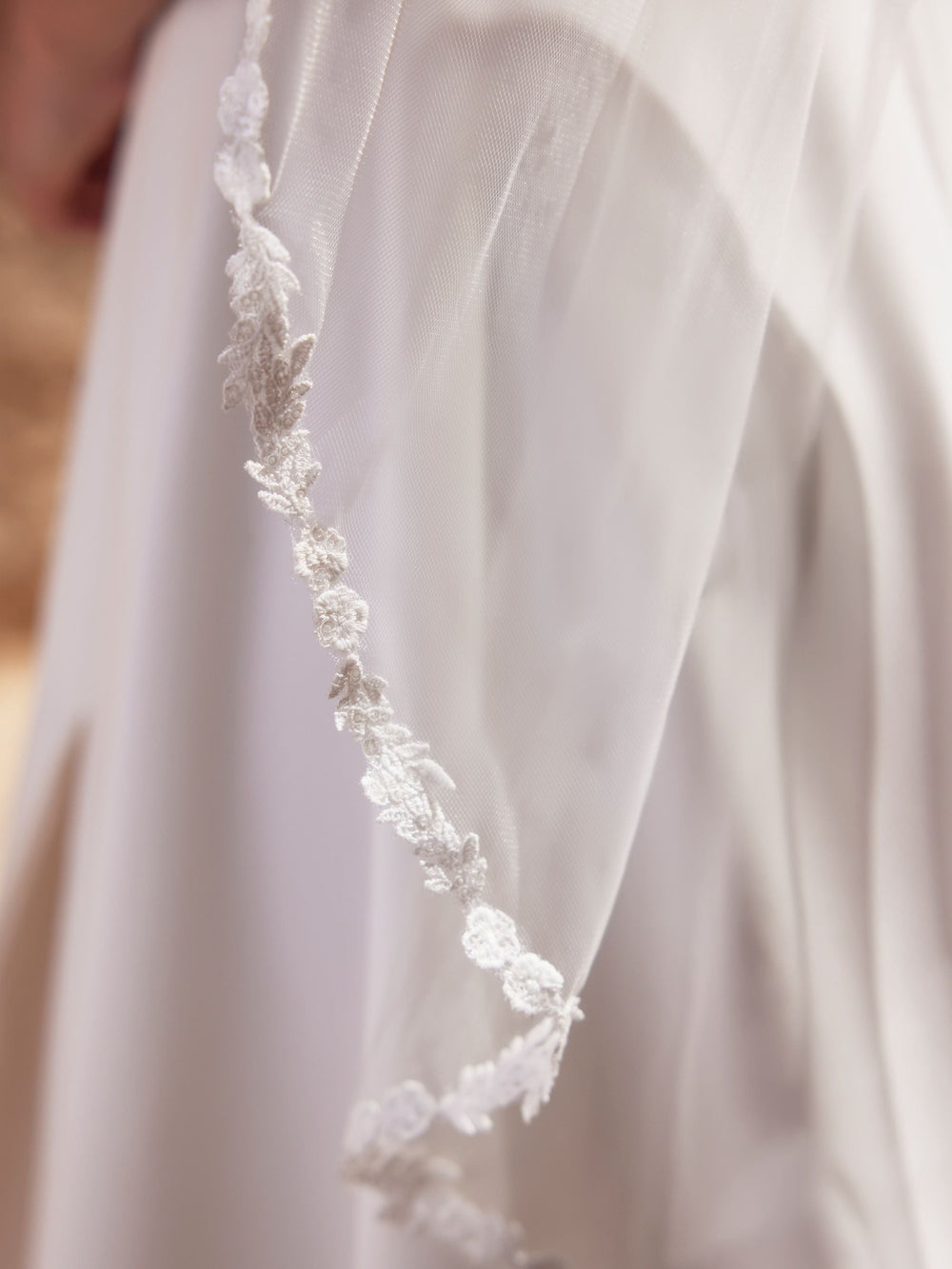 Voile de mariée S508 – tulle doux, bordure dentelle, 110 cm BIANCO EVENTO