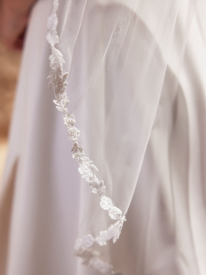 Voile de mariée S508 – tulle doux, bordure dentelle, 110 cm BIANCO EVENTO