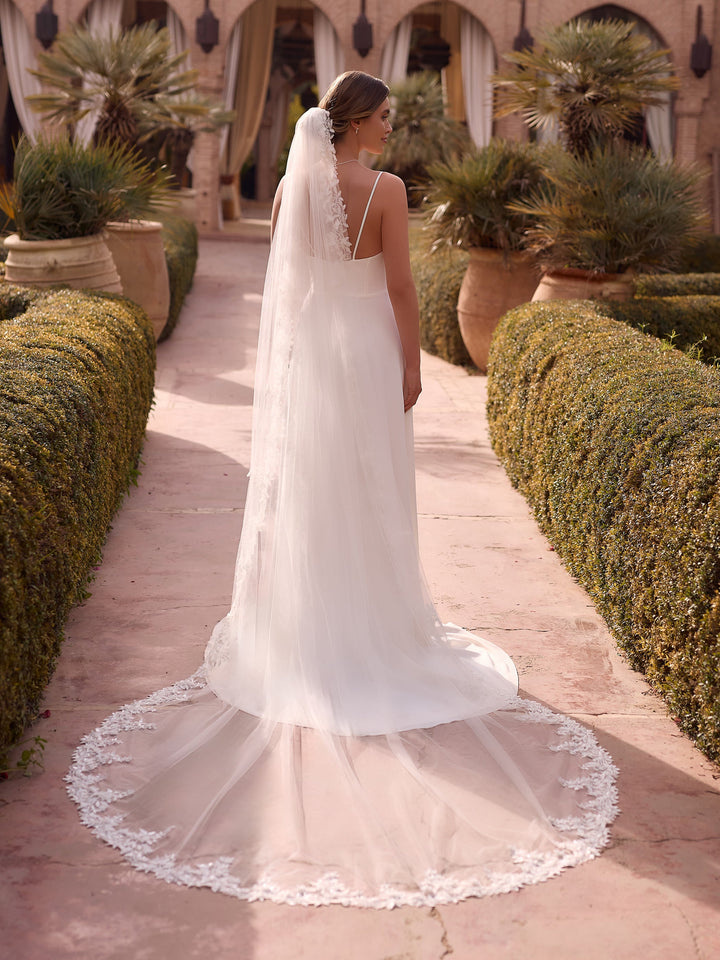 Voile de mariée S541 cathédrale 300 cm en tulle doux ivoire à bordure dentelle, vu de dos