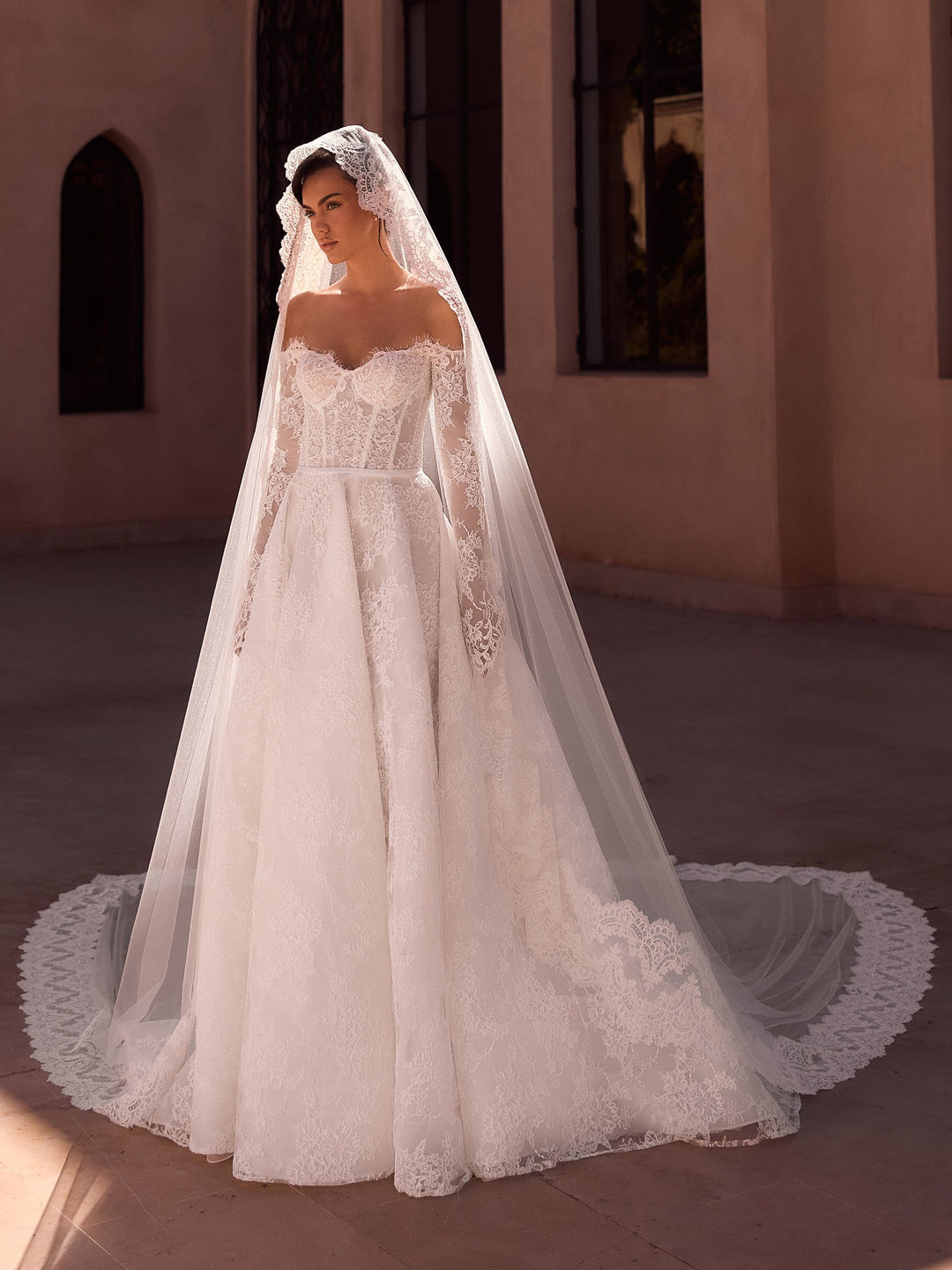 Voile de mariée S574 – dentelle de Chantilly – porté en mantille – 350 cm BIANCO EVENTO