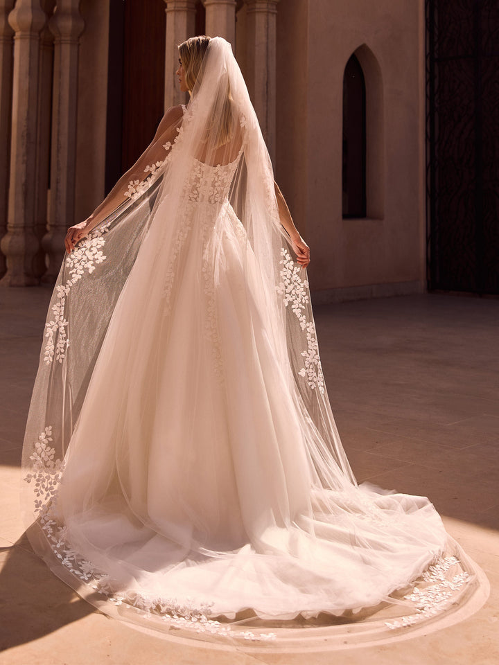 Voile de mariée cathédrale 300 cm en tulle doux ivoire à fleurs de dentelle en relief S575 Bianco Evento