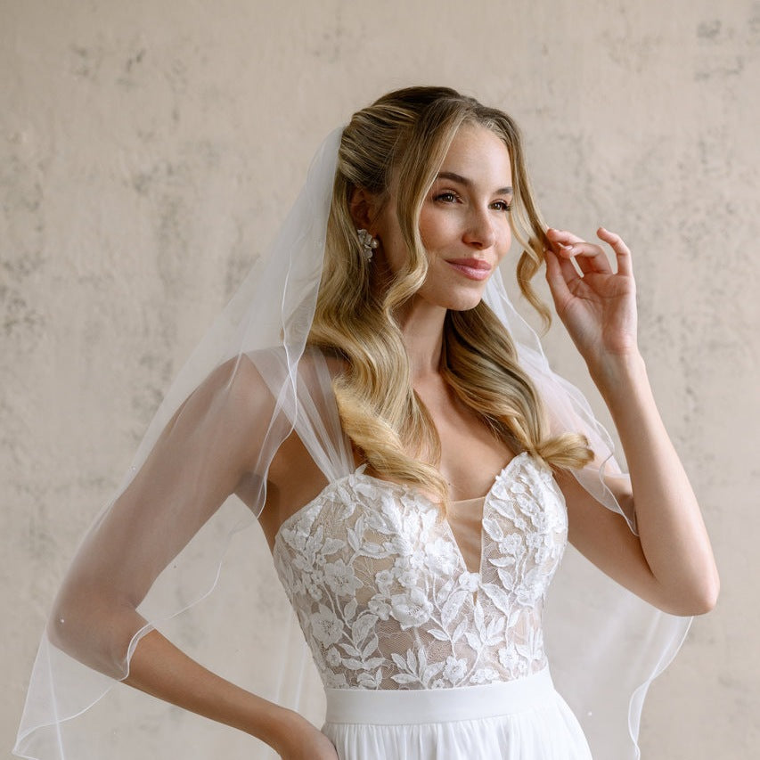 Voile de mariée Selvara 92 cm, cristaux, tulle souple ivoire, main à la coiffure
