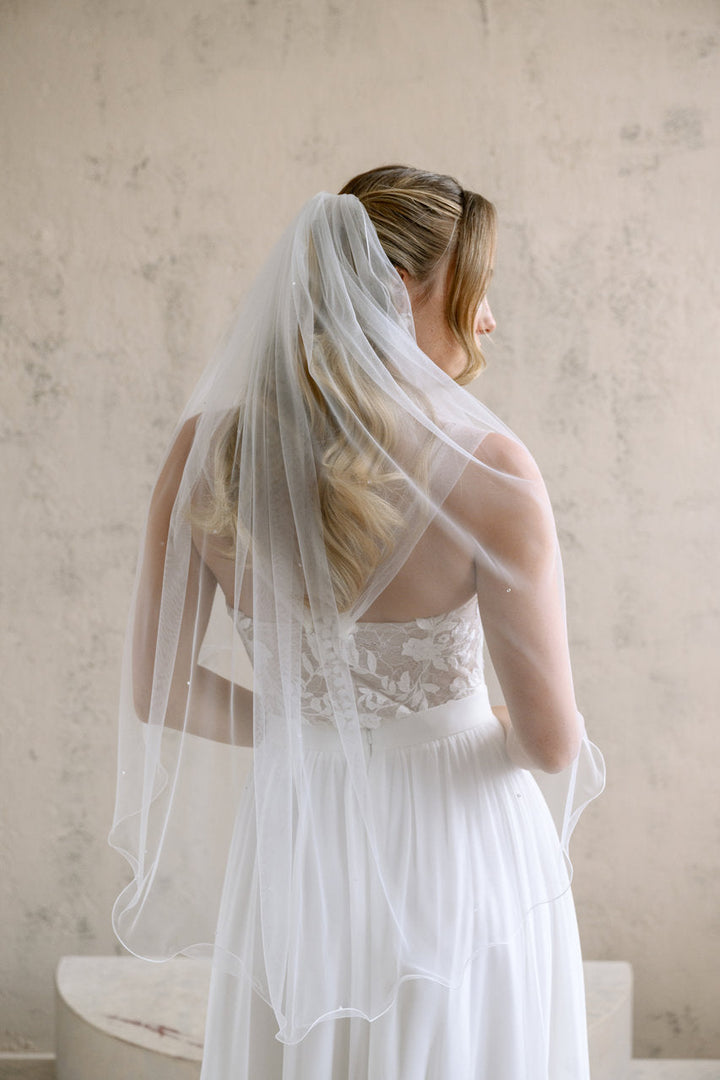 Voile de mariée Selvara 92 cm, vue de dos, détail du bord