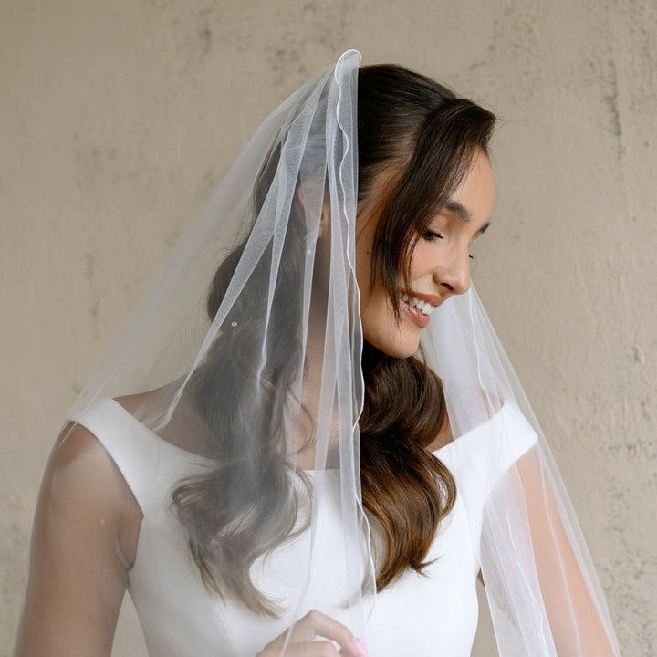 Voile de mariée Selvina 200 cm, cristaux, tulle souple ivoire, voile sur la tête