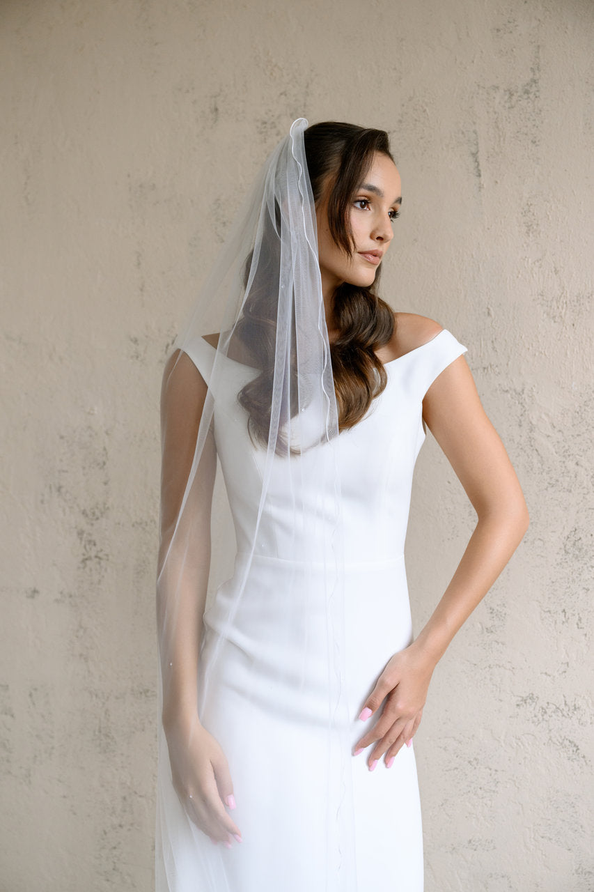 Voile de mariée Selvina 200 cm, vue de face, voile sur la tête