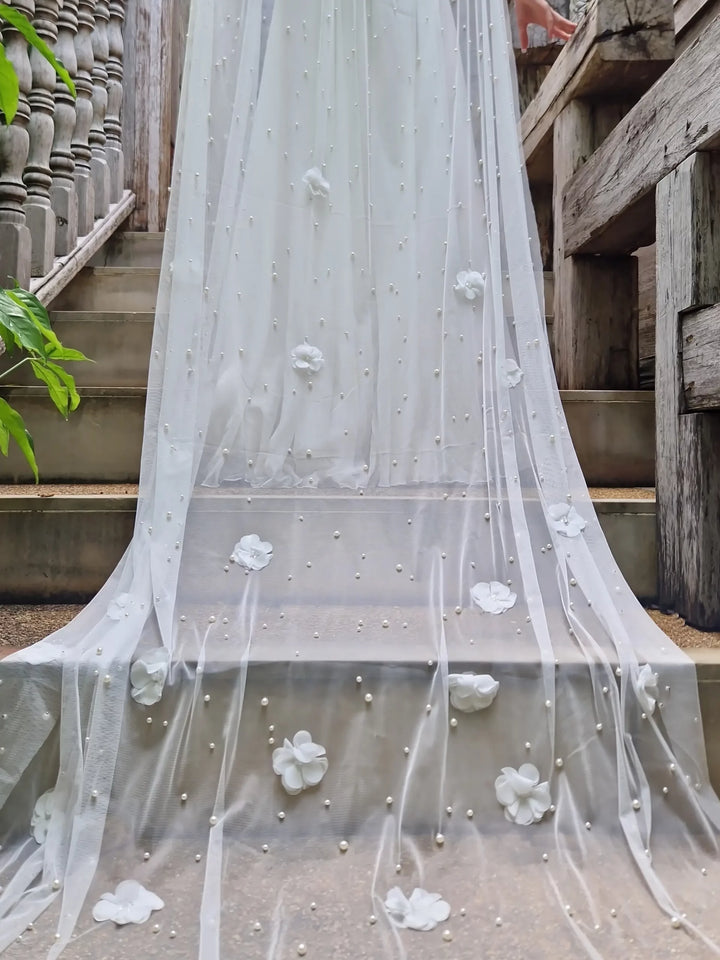 VOILE DE MARIÉE PERLÉ ET AGRÉMENTÉ DE FLEURS 3D - MARGARITA WD111