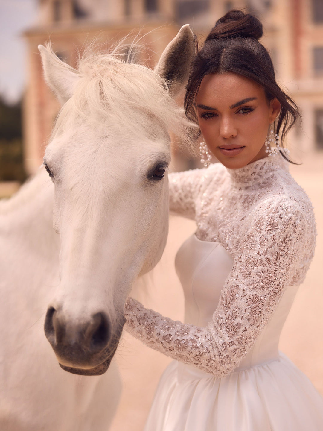 TOP DE MARIÉE EN DENTELLE COL MONTANT & MANCHES LONGUES – IVOIRE | E513