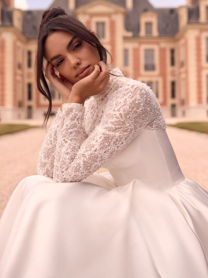 TOP DE MARIÉE EN DENTELLE COL MONTANT & MANCHES LONGUES – IVOIRE | E513