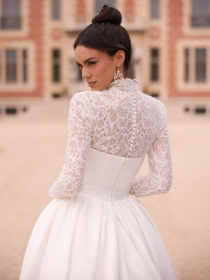 TOP DE MARIÉE EN DENTELLE COL MONTANT & MANCHES LONGUES – IVOIRE | E513