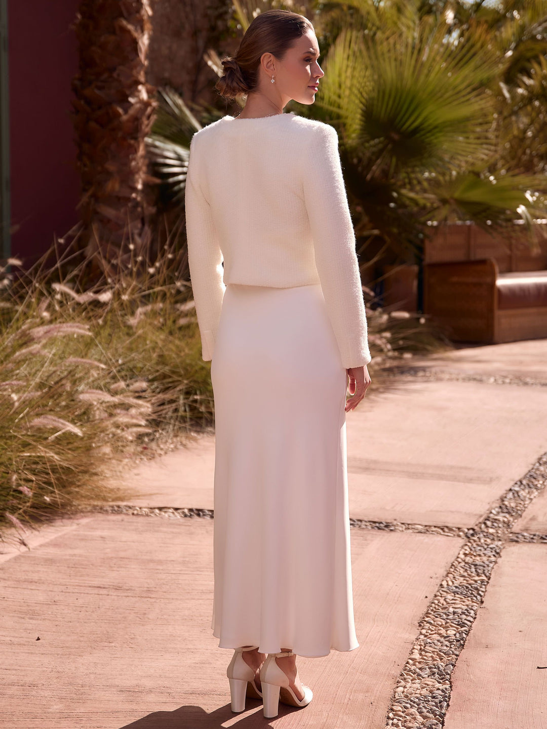 E494 – VESTE DE MARIÉE COURTE TRICOTÉE | MANCHES LONGUES & BOUTONS DÉCORATIFS